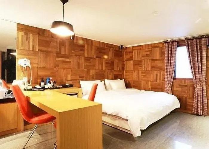 Cello Motel