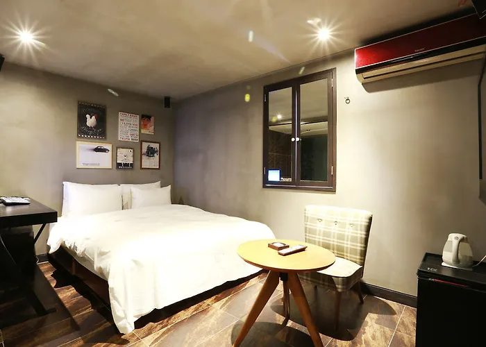 Cello Motel