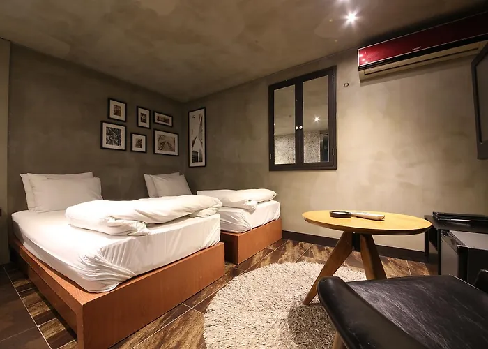Motel Cello